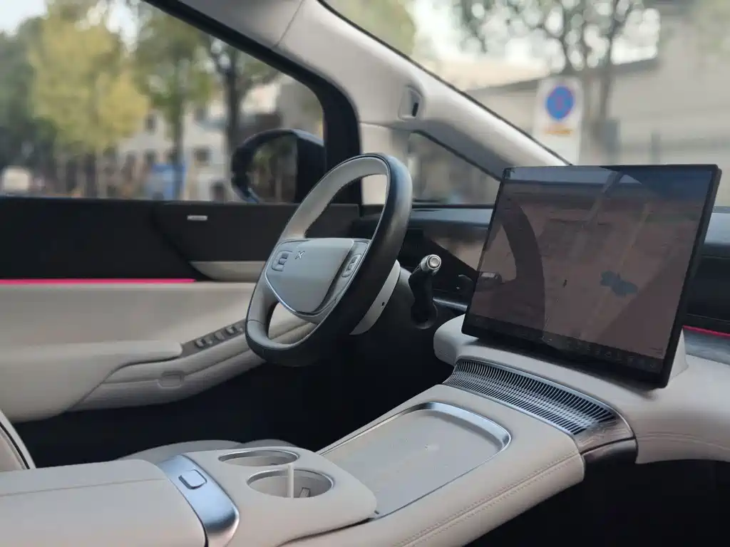 XPeng X9 — миниатюра 7