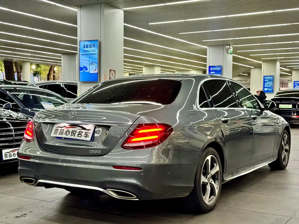 Mercedes-Benz E-Class — миниатюра 7