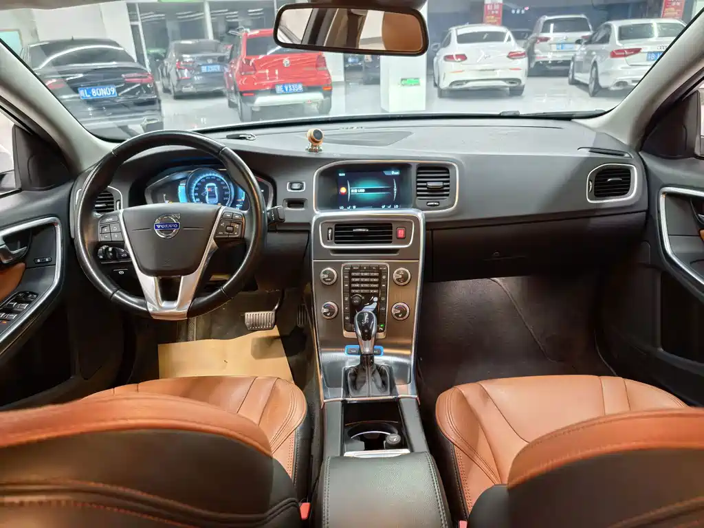 Volvo S60 PHEV — миниатюра 8
