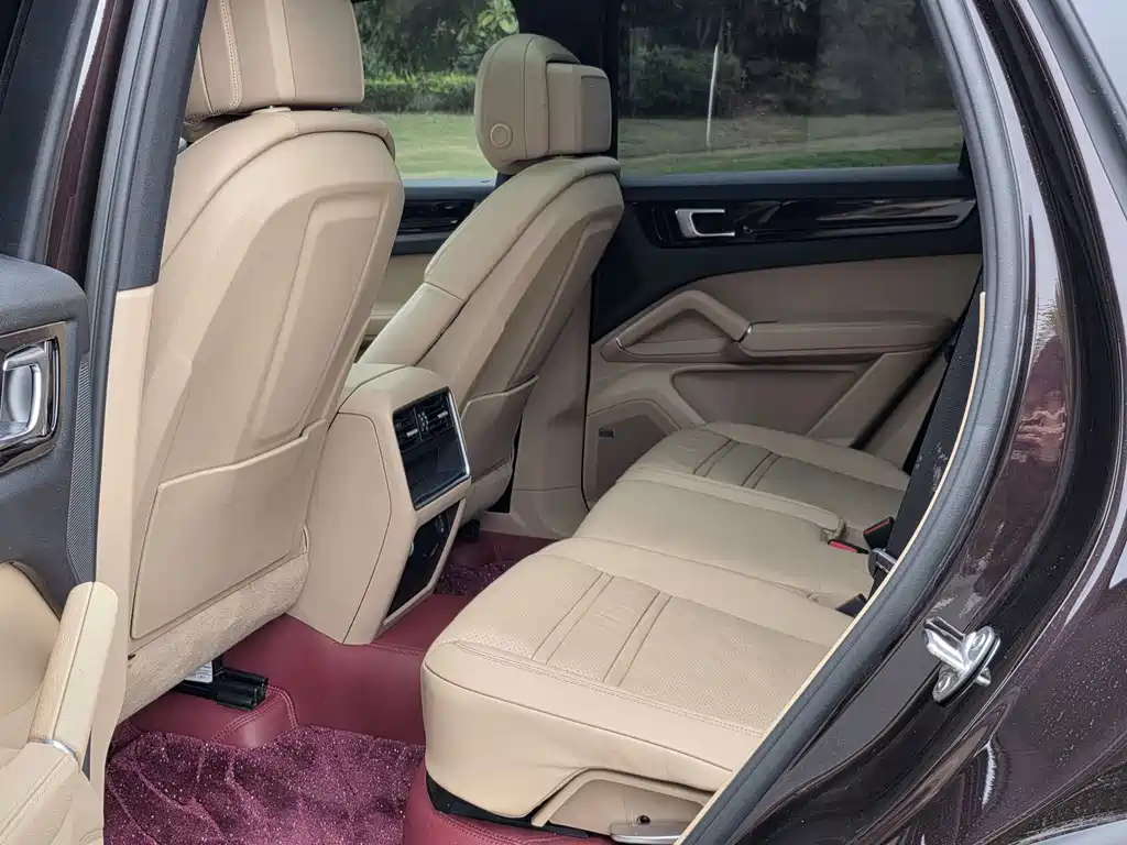 Porsche Cayenne — миниатюра 7