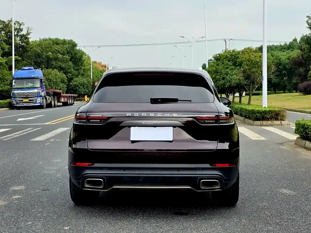 Porsche Cayenne — миниатюра 11