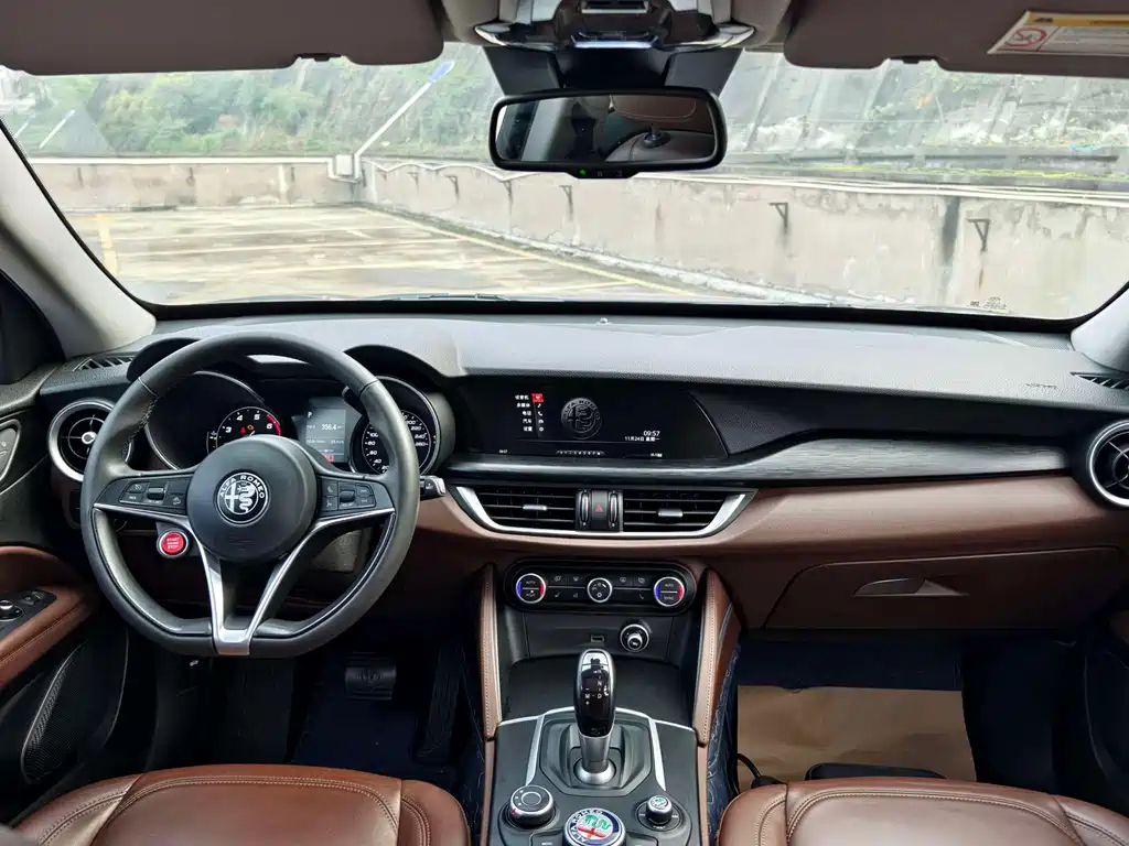 Alfa Romeo Stelvio 2017 2.0T 200HP Luxury