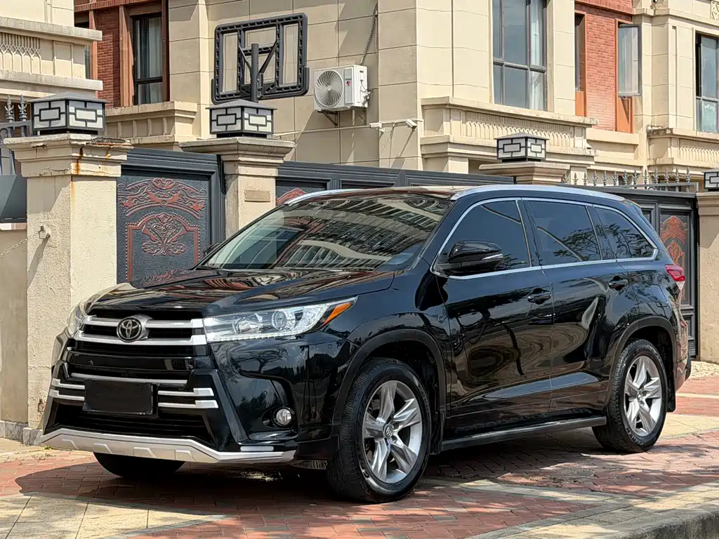 TOYOTA HIGHLANDER