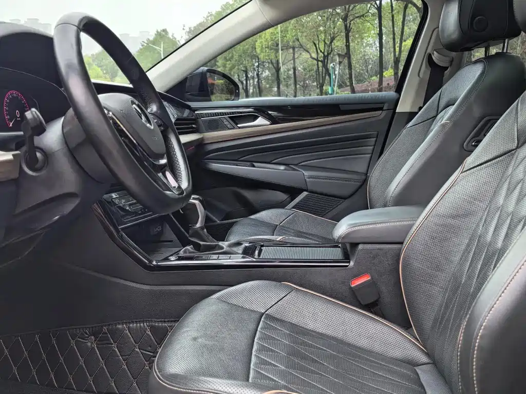 Volkswagen Passat 2021 330TSI Luxury