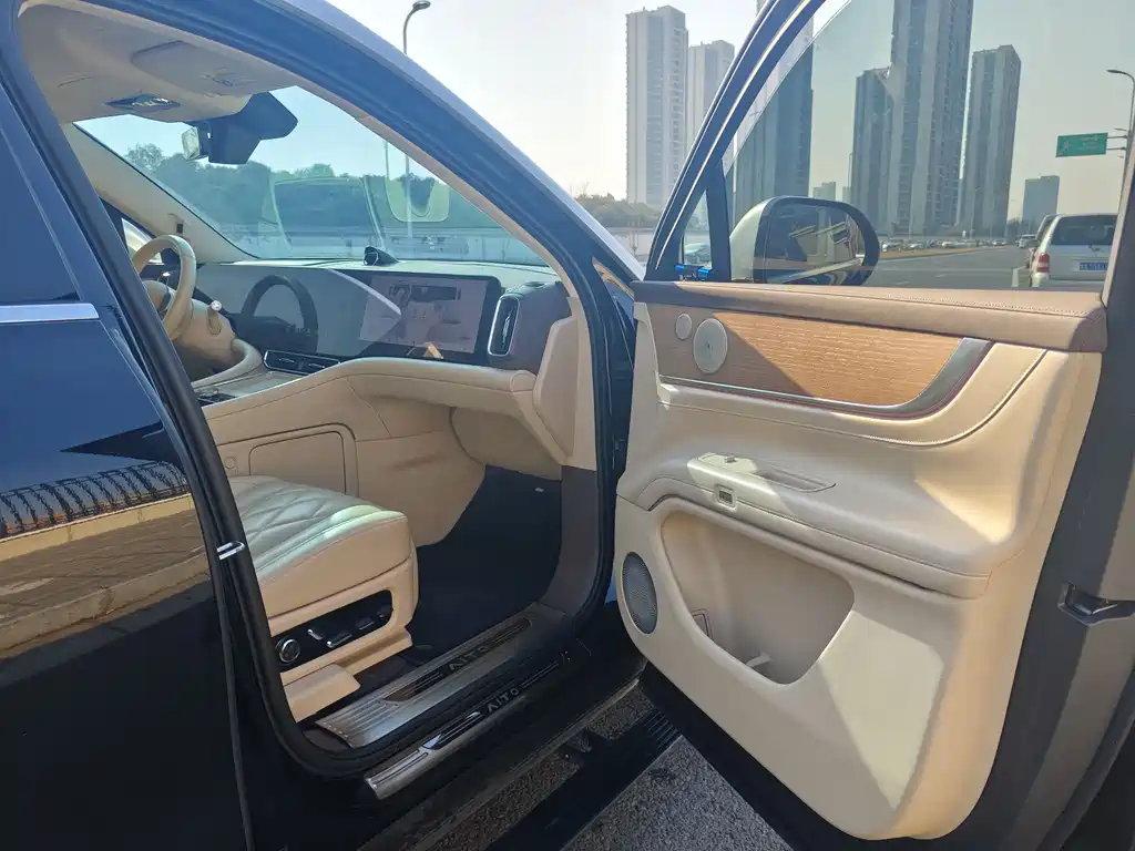 AITO ASK THE WORLD M9