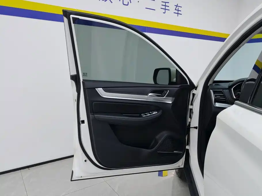 Roewe RX8 — миниатюра 7