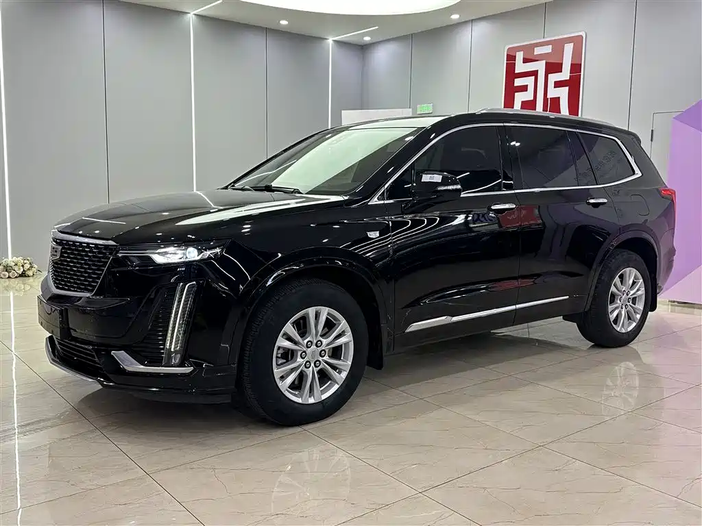CADILLAC XT6