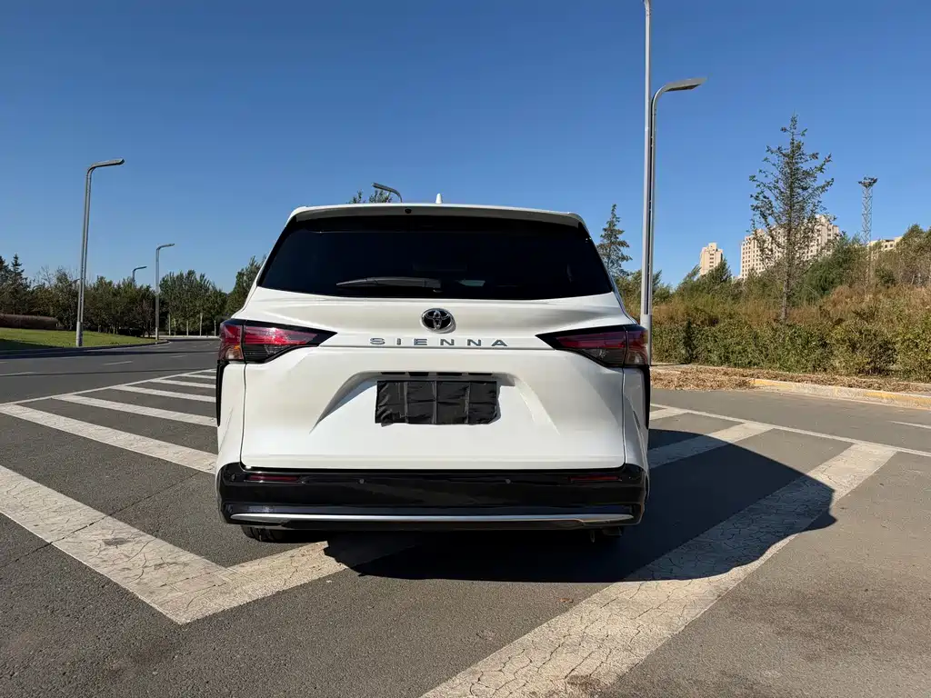 Toyota Sienna — миниатюра 5