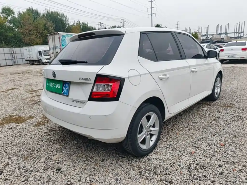 Skoda Fabia — миниатюра 7