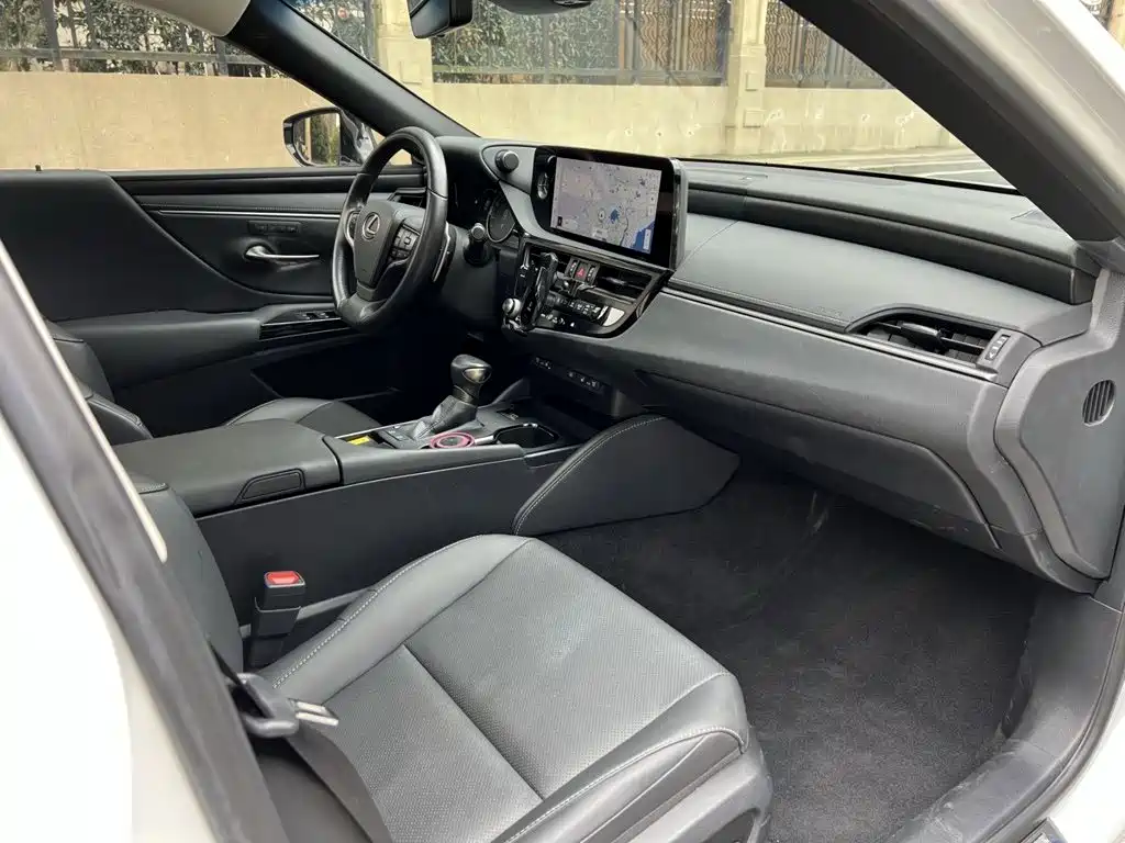 Lexus ES — миниатюра 11