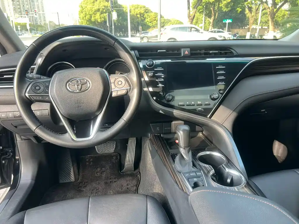TOYOTA CAMRY