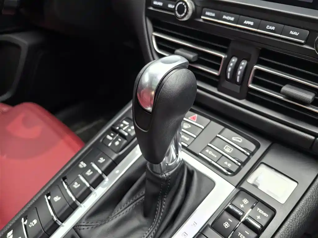Porsche Macan — миниатюра 13