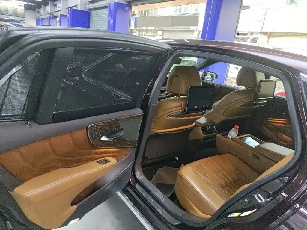 Lexus LS — миниатюра 5