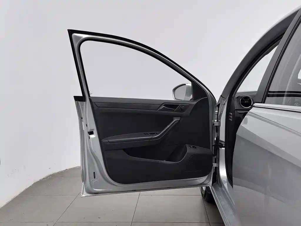 Volkswagen Jetta — миниатюра 8