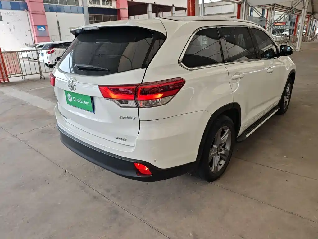 Toyota Highlander 2018 2.0T Luxury 7 мест V