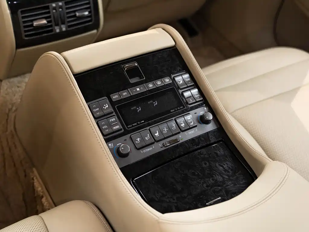 Lexus LS — миниатюра 20
