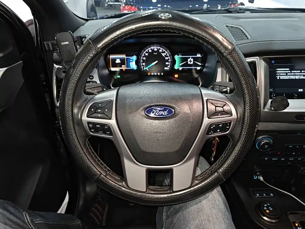 Ford Everest — миниатюра 11