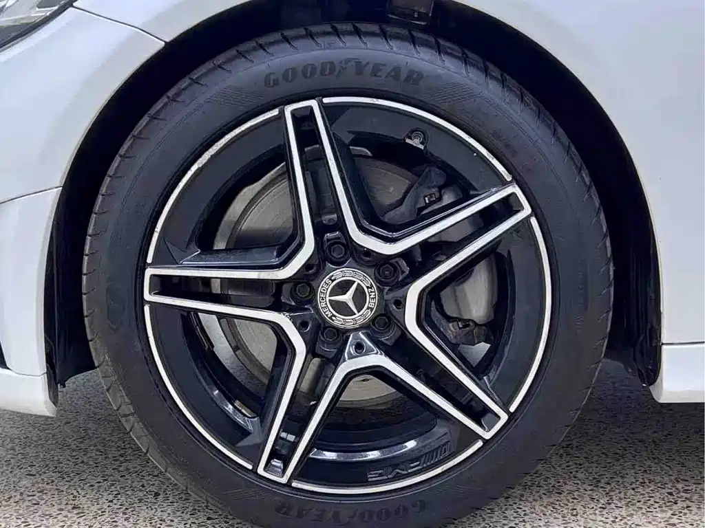 Mercedes-Benz C-Class — миниатюра 6