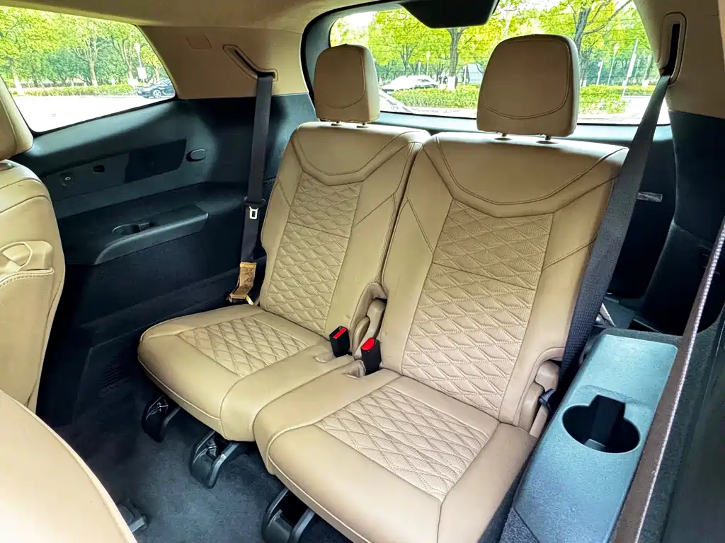 Cadillac XT6 2025 2.0T мест Executive