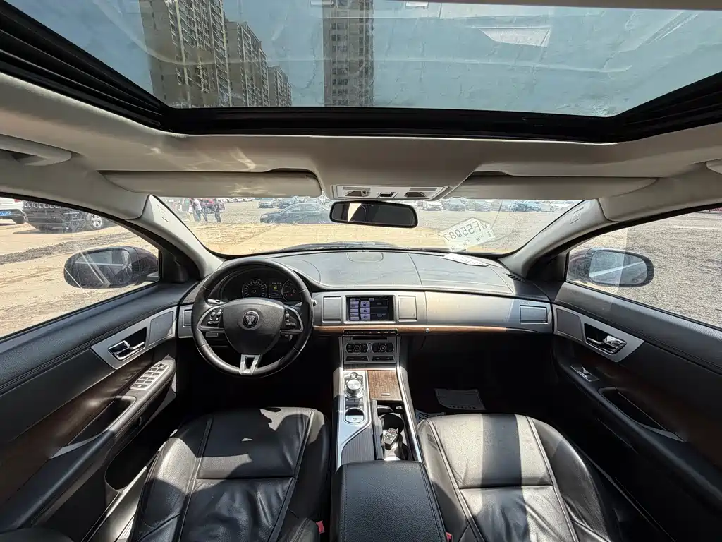 Jaguar XF
