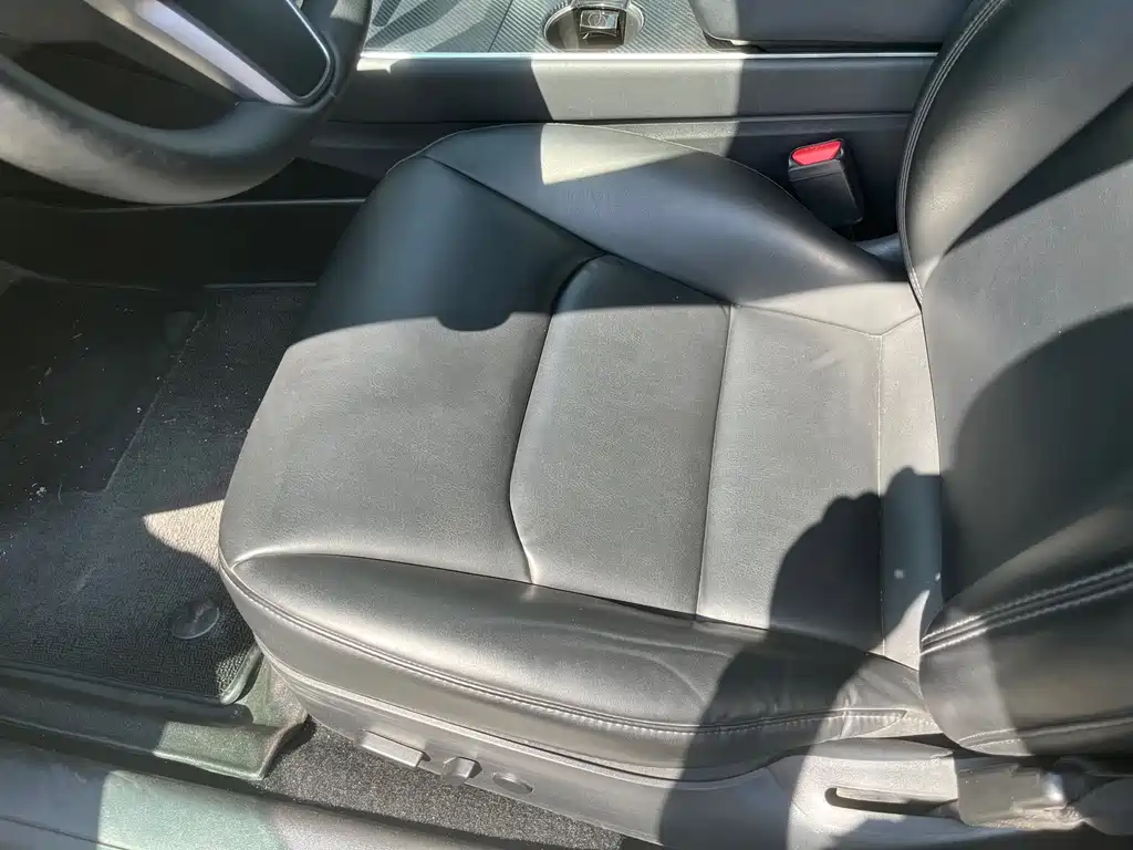 Tesla Model 3 — миниатюра 12