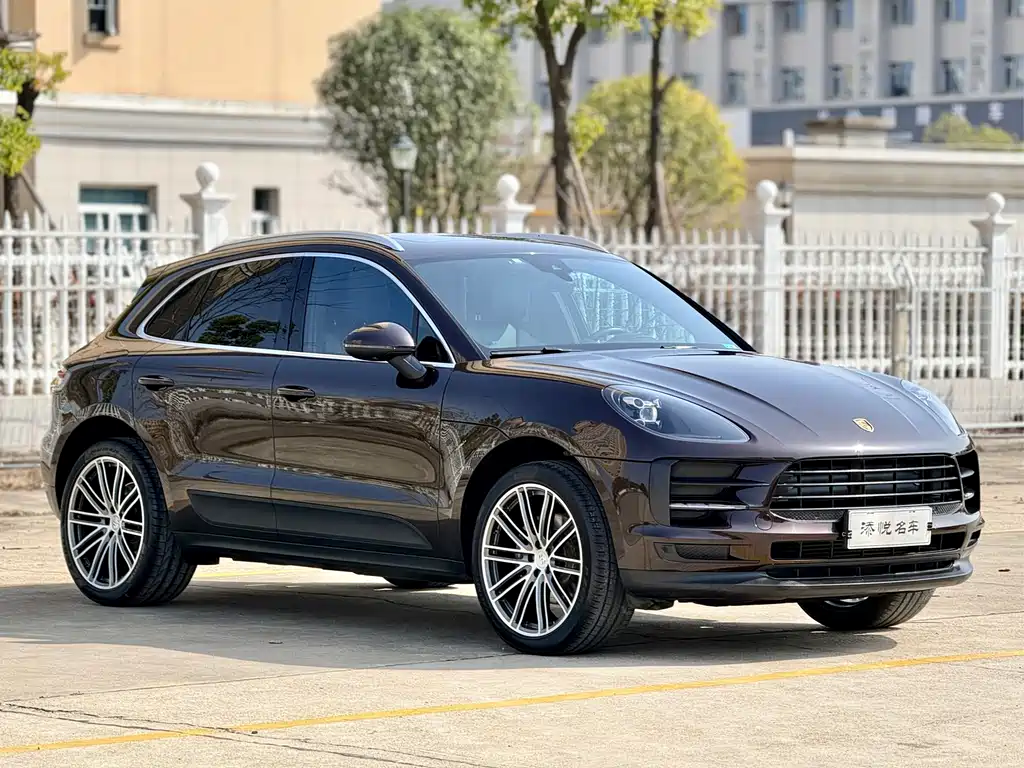 PORSCHE MACAN