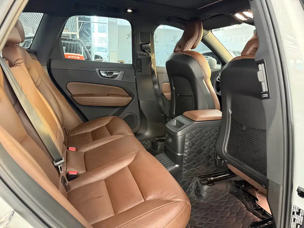 VOLVO XC60 PLUG IN HYBRID