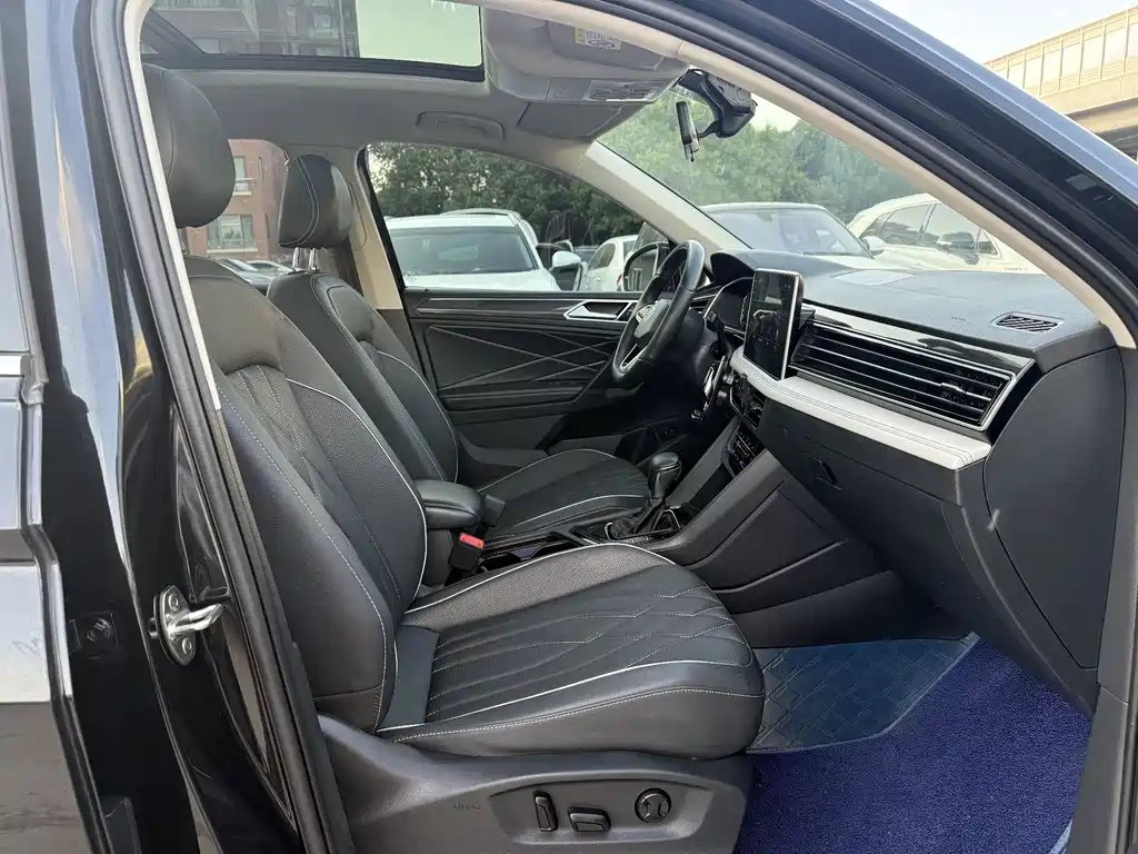 Volkswagen Tiguan L L 2021 330TSI AT Smart