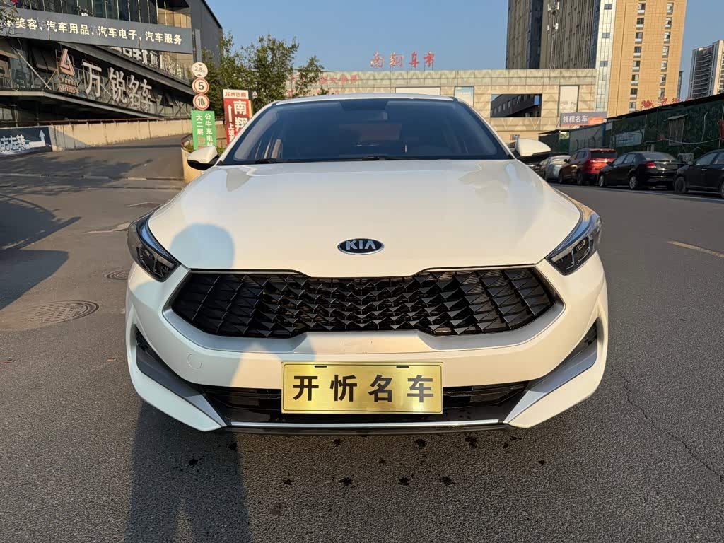 Kia K3 1.5 л 2021 г. Белый, пробег 25000 км
