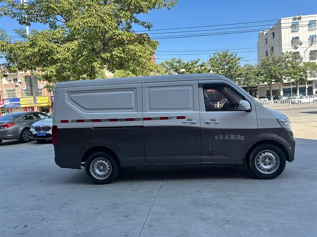 CHANGAN CROSS STAR V5 EV