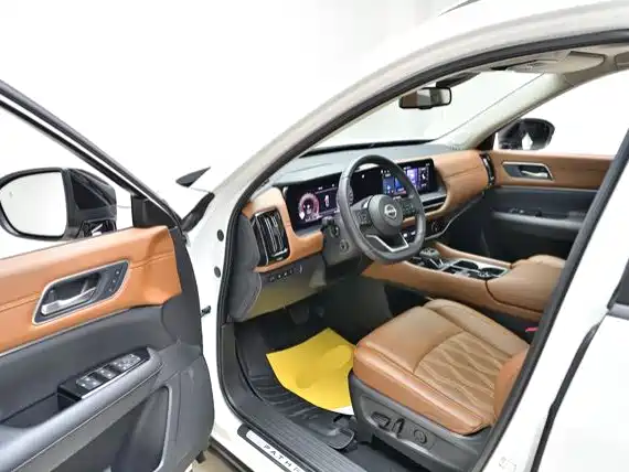 NISSAN EXPLORING THE LAND