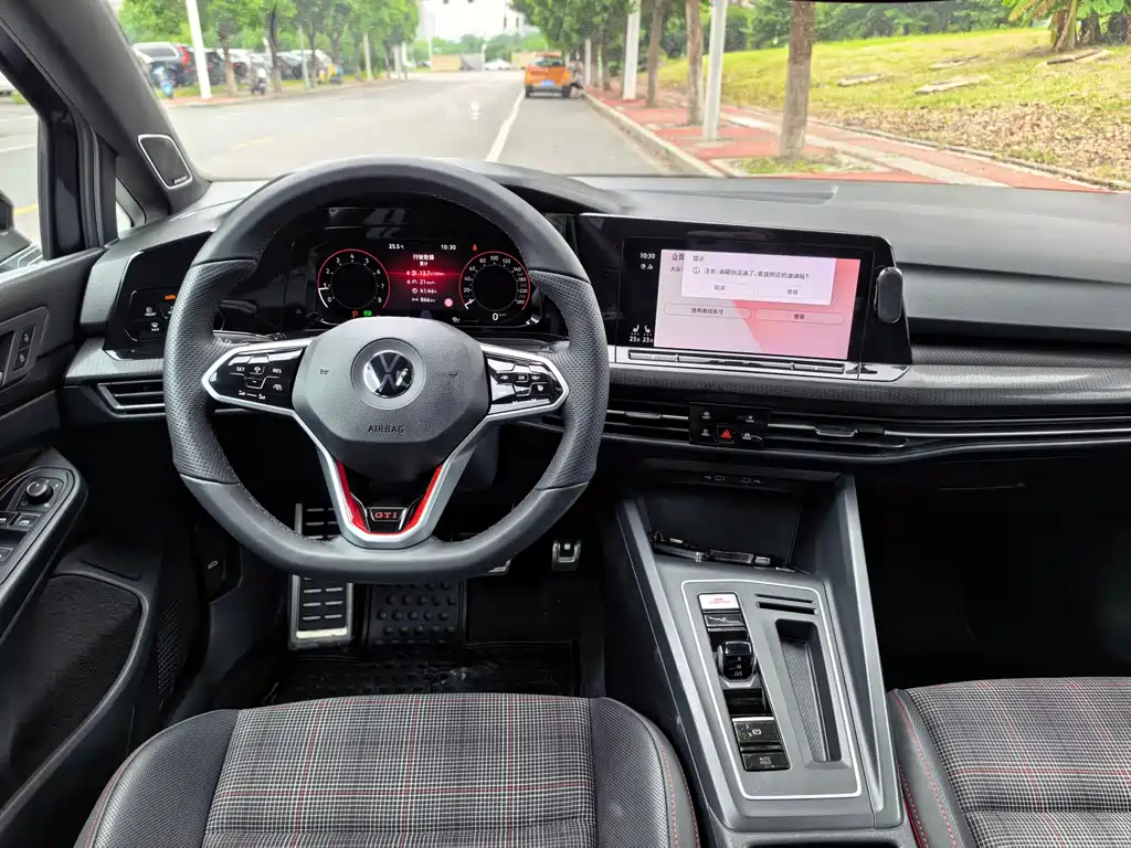 Volkswagen Golf GTI — миниатюра 11