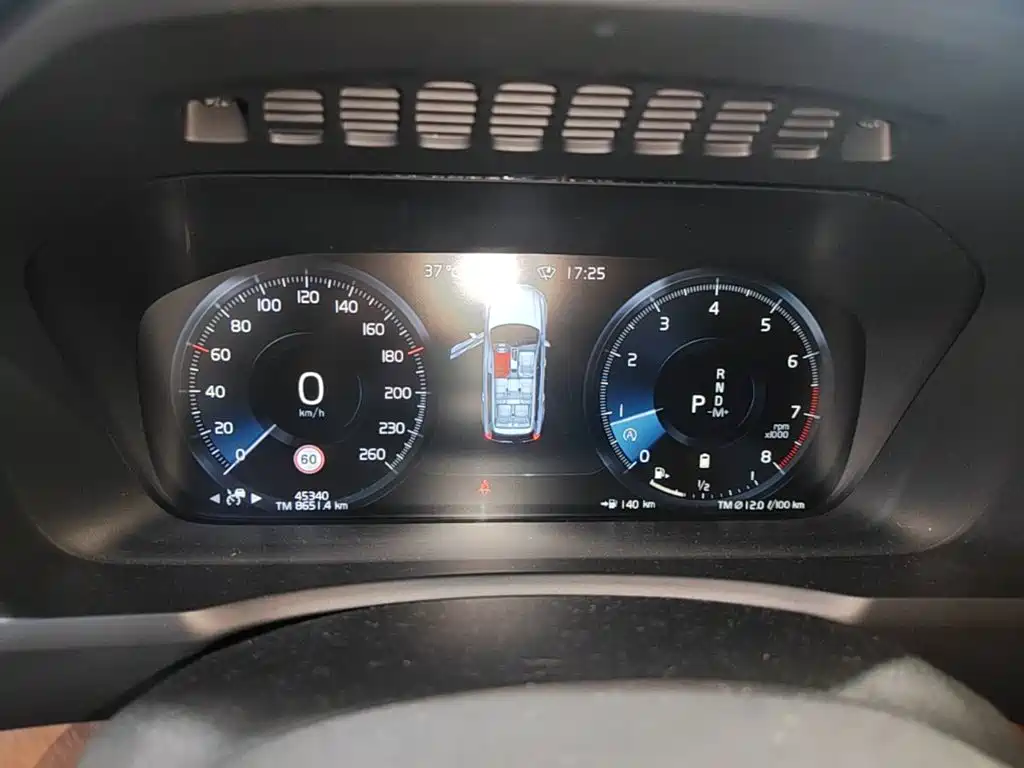 Volvo XC90 2021 B6 Luxury 7 мест