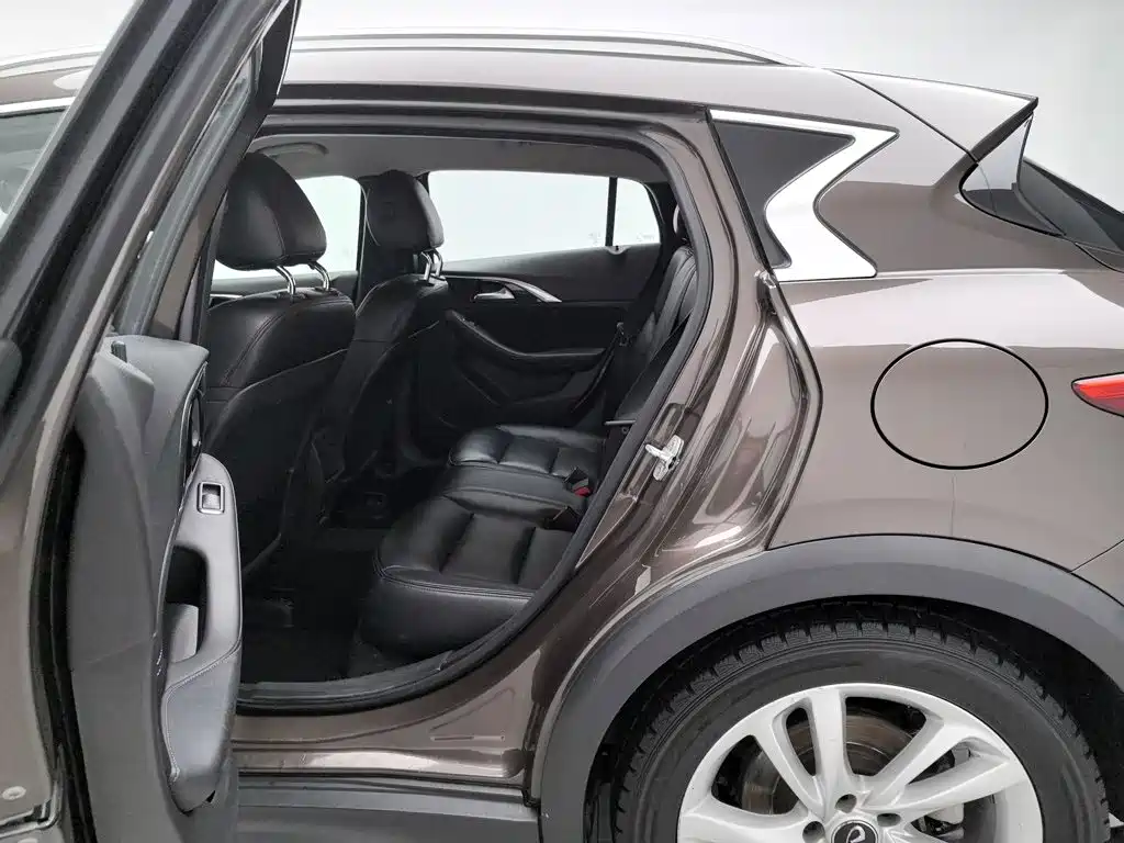 Infiniti QX30 — миниатюра 15
