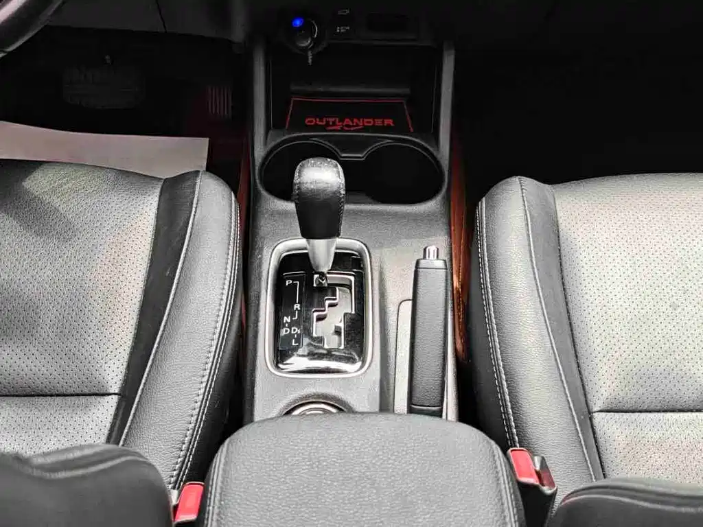 Mitsubishi Outlander (Import) — миниатюра 20