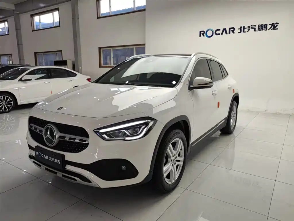 MERCEDES-BENZ GLA