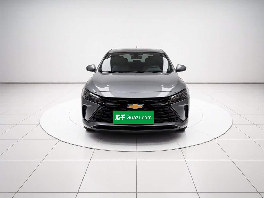 Chevrolet Monza 1.5 л 2023 г. Серебристо-серый, пробег 5500 км