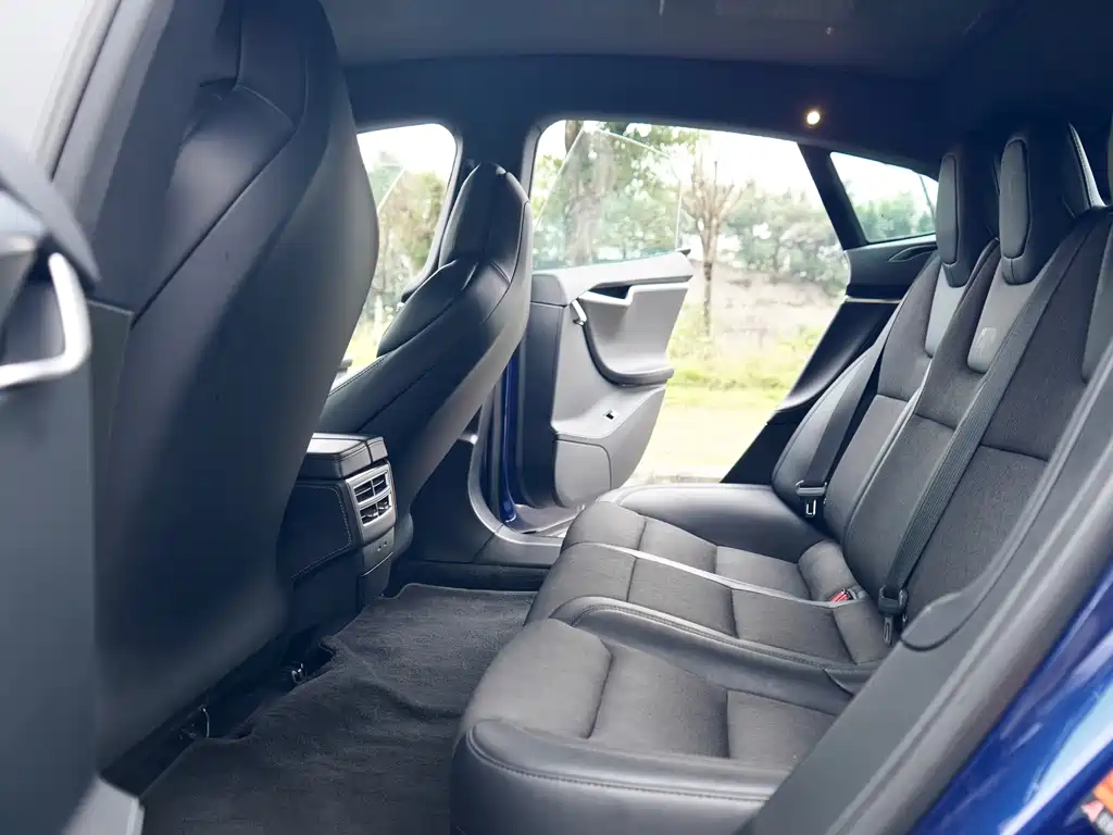 Tesla Model S — миниатюра 12