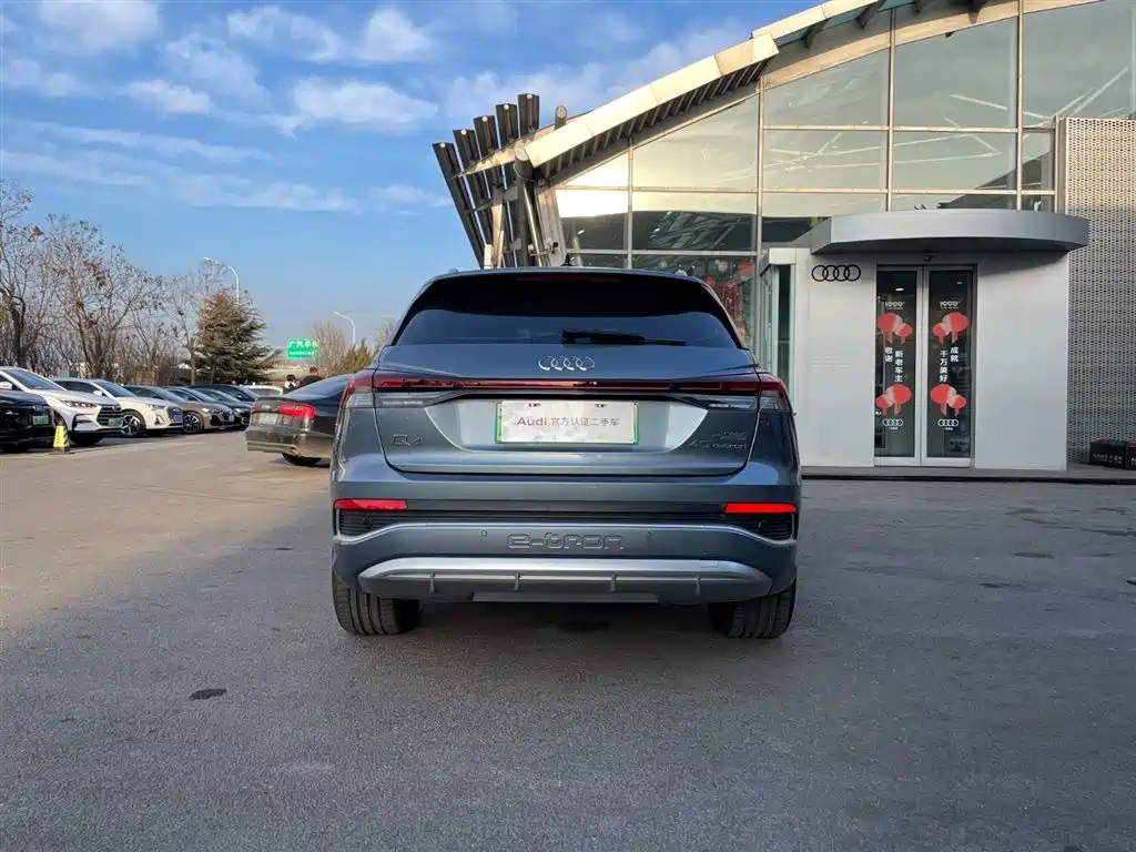 AUDI Q4 E TRON