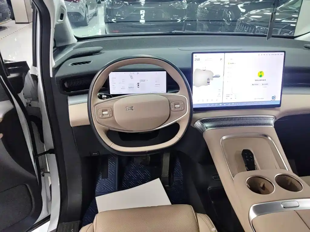 XPeng X9 — миниатюра 11