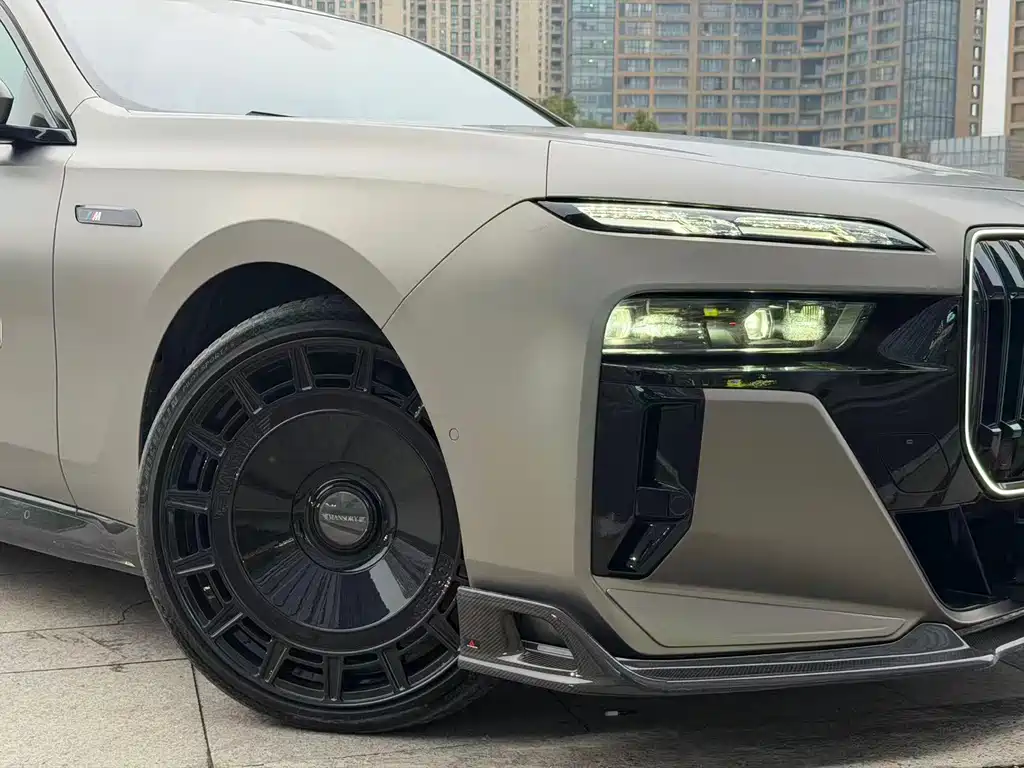 BMW i7 — миниатюра 10