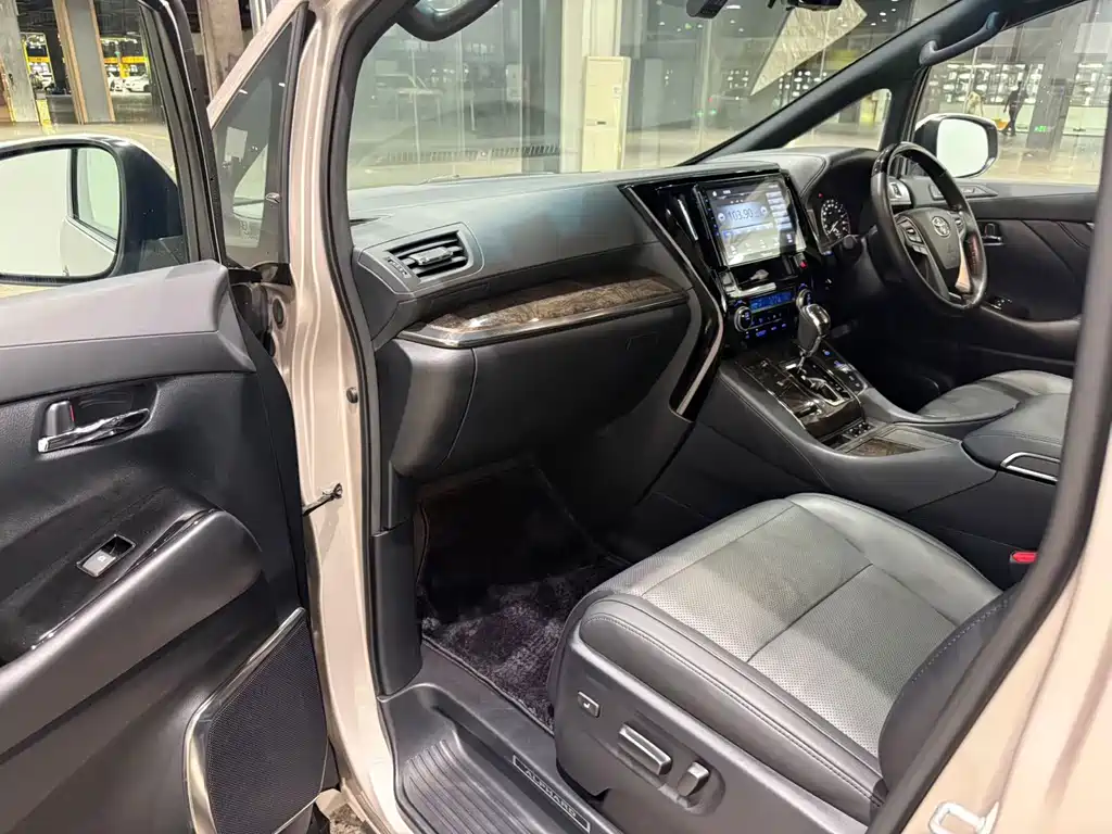 Toyota Alphard — фотографии объявления, Фото 7