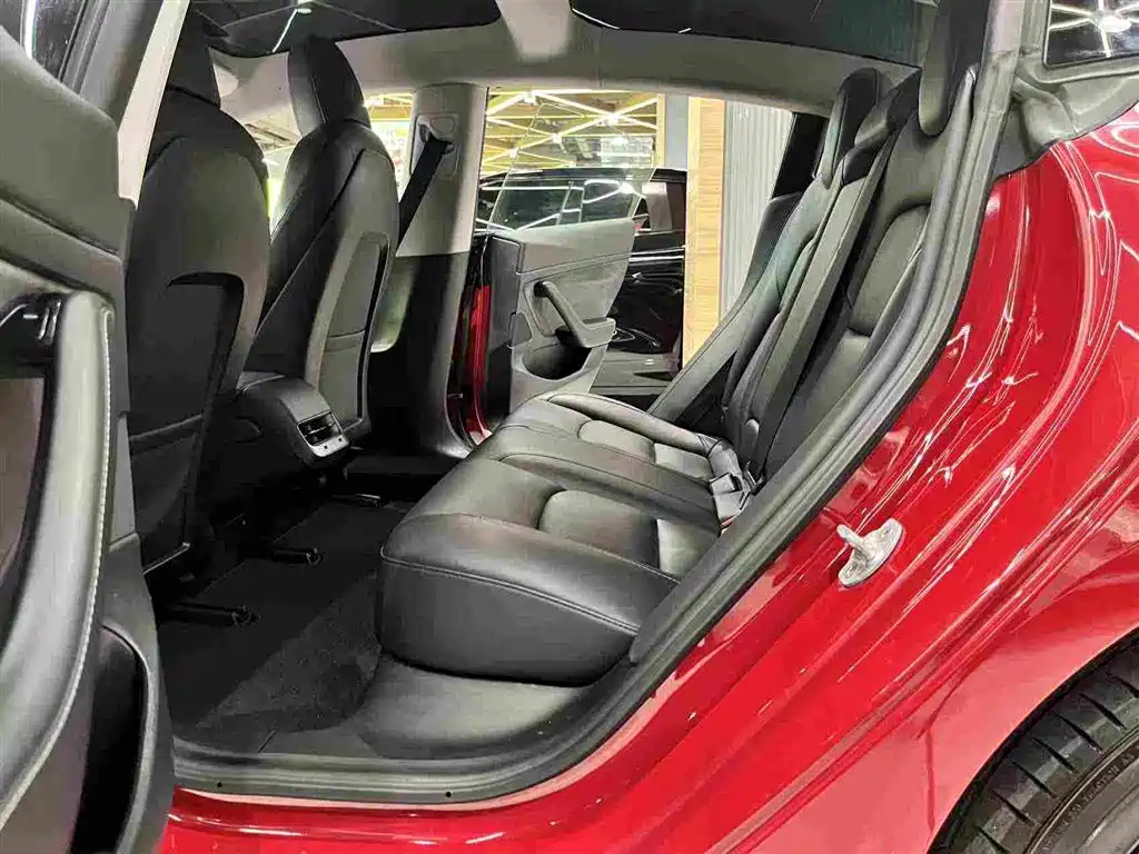Tesla Model 3 — миниатюра 17