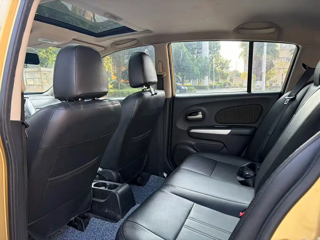 Venucia R50X — миниатюра 6