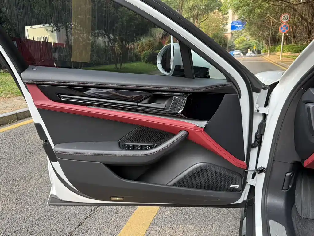 Porsche Panamera — миниатюра 13