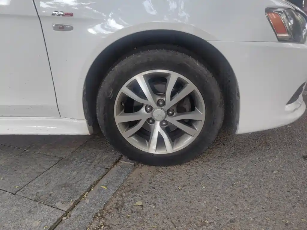Mitsubishi Lancer EX — миниатюра 8