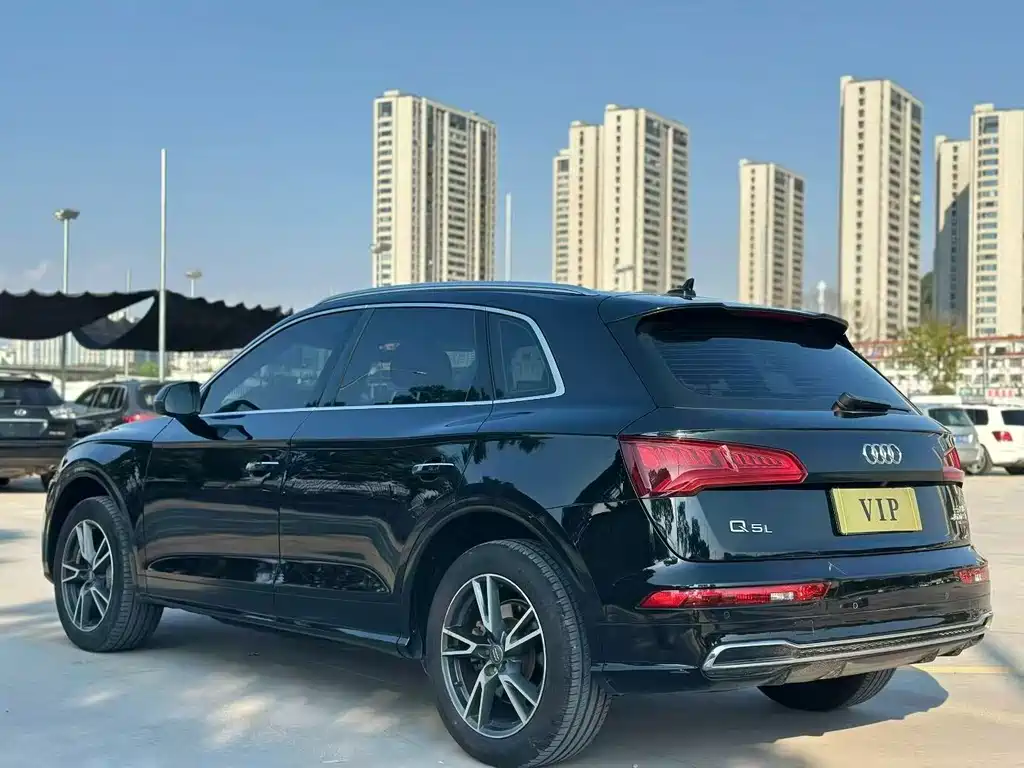 Audi Q5L — миниатюра 9