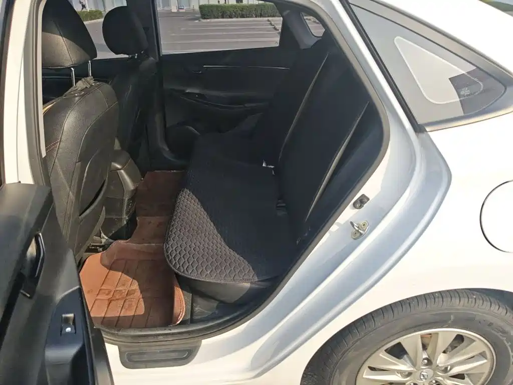 Hyundai Elantra — миниатюра 18