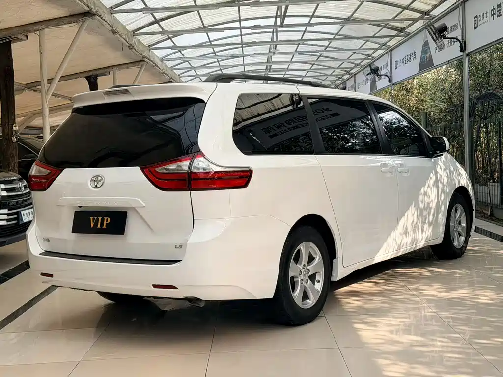 TOYOTA SIENNA