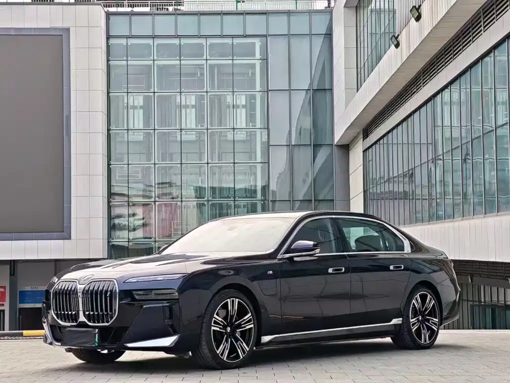 BMW i7